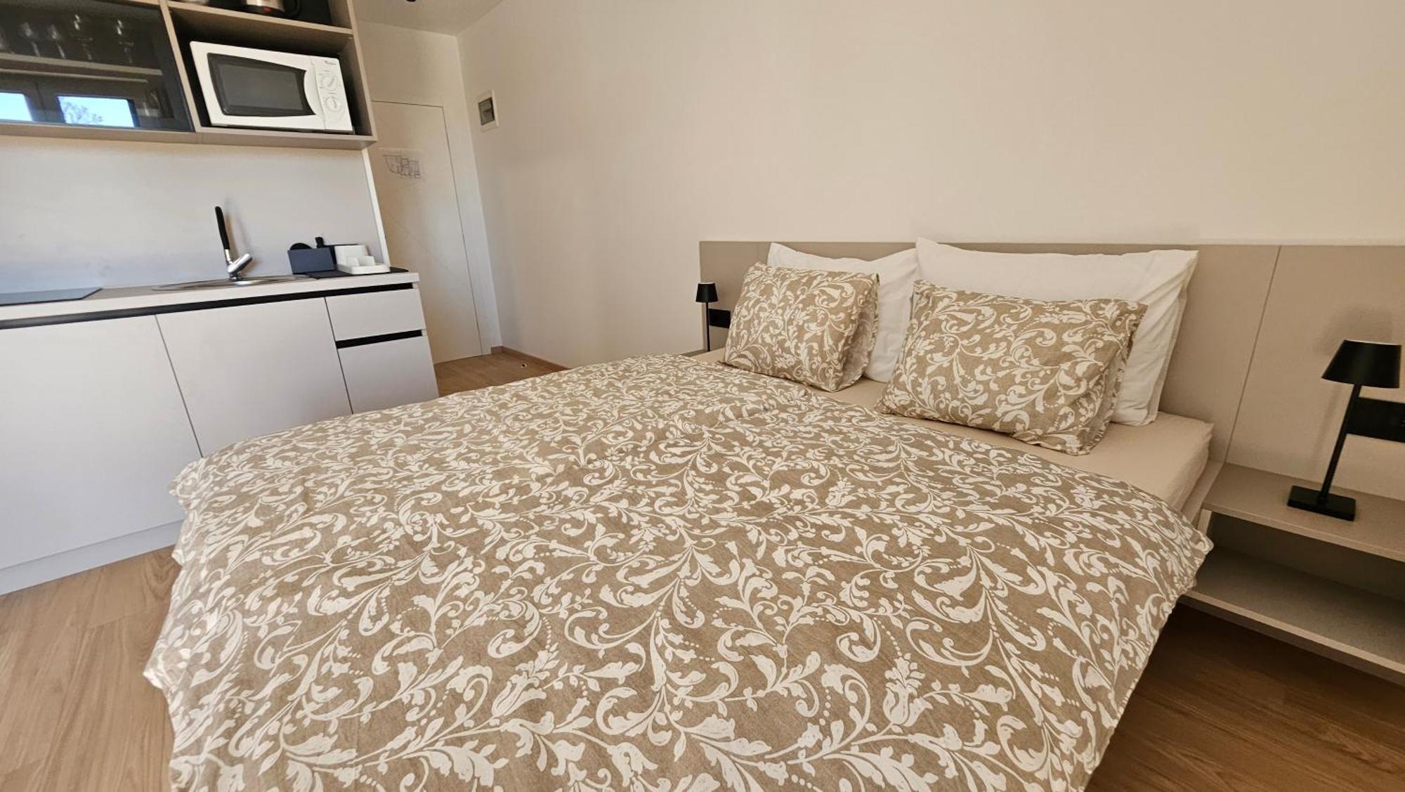 Richi Rooms & App Funtana Buitenkant foto